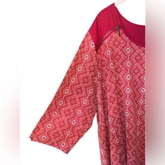 Catherines 2X 22/24W Red Zip Shoulder 3/4Sleeve Southwest Knit Top Layered Look - Picture 3 of 4